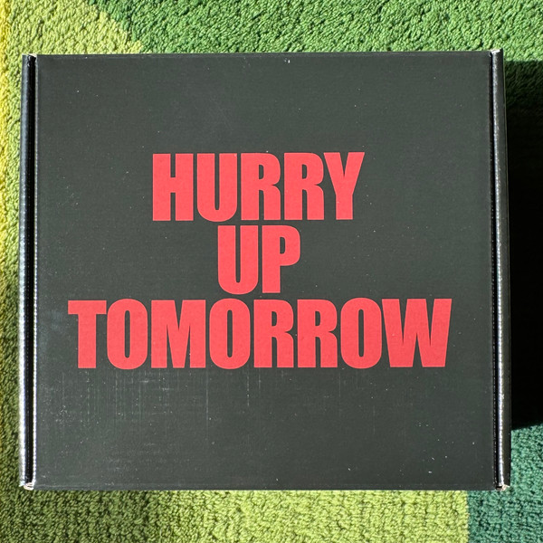 Hurry Up Tomorrow 封面